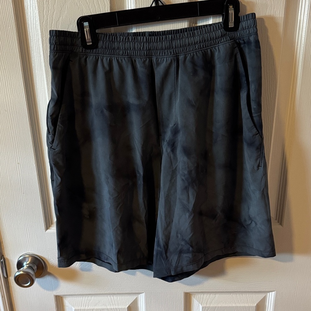 Lululemon Men's Black Diamond Dye Shorts Linerless 9” Inseam